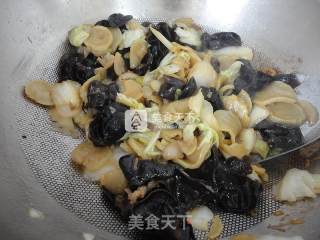 木耳炒白菜土豆干的做法步骤：8
