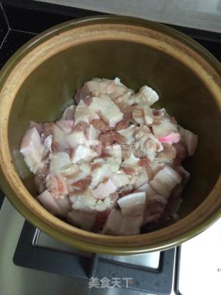 慈姑焖五花肉的做法步骤：3