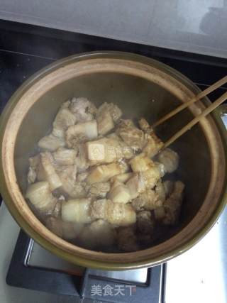 慈姑焖五花肉的做法步骤：5