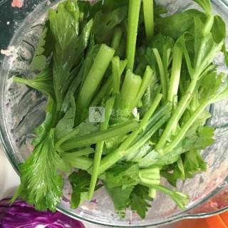 芹菜猪肉馅的做法步骤：2