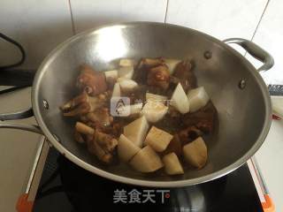 白萝卜焖羊蹄的做法步骤：9