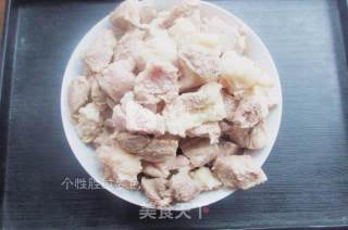 红烧鸡蛋肉的做法步骤：1