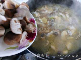 小笨鸡炖香菇的做法步骤：11