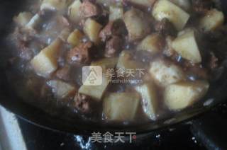 红烧土豆五花肉的做法步骤：5