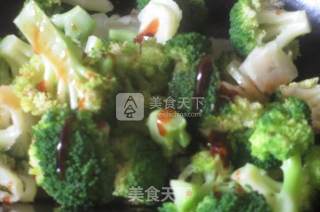 清炒蒜蓉西兰花的做法步骤：4