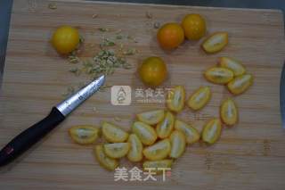 金橘果酱的做法步骤：2