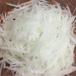 清炒萝卜丝的做法步骤：1