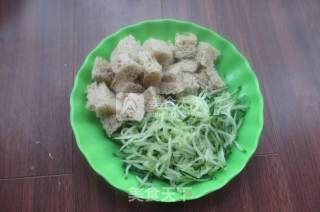 香辣芝麻酱凉皮的做法步骤：2