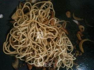 洋葱肉丝炒面的做法步骤：12