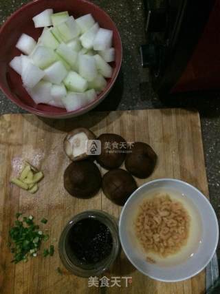 香菇酱烧冬瓜的做法步骤：1