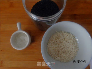 黑芝麻糯米糊的做法步骤：1