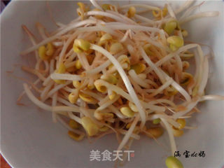 火腿炒豆芽的做法步骤：2