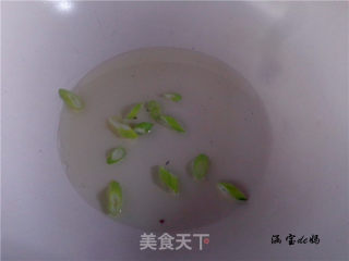火腿炒豆芽的做法步骤：3