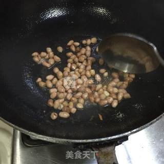 素炒花生米的做法步骤：4