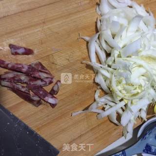 腊肠炒菜梗的做法步骤：1
