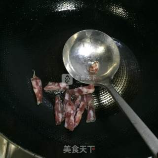 腊肠炒菜梗的做法步骤：2