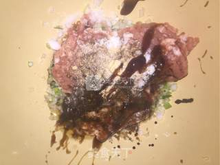 美味蒸饺的做法步骤：1