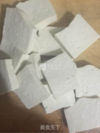 腊肠汁蒸豆腐的做法步骤：1