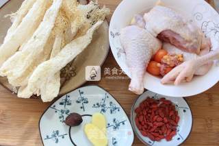 竹荪土鸡汤——冬季滋补养生汤的做法步骤：1