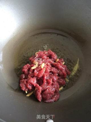 爆炒牛肉的做法步骤：3