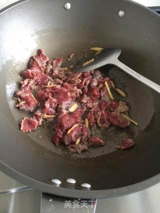 爆炒牛肉的做法步骤：4