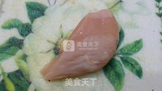 五彩鸡丝的做法步骤：1
