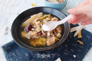 花旗参莲藕鸡汤的做法步骤：5