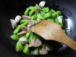 贡丸炒莴笋的做法步骤：3