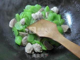 贡丸炒莴笋的做法步骤：5