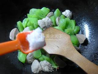 贡丸炒莴笋的做法步骤：6