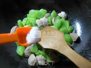 贡丸炒莴笋的做法步骤：7