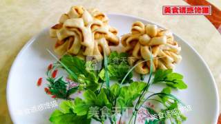 蚝油椒盐菊花卷的做法步骤：17