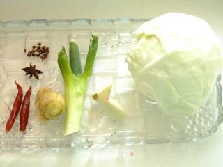 素炒卷心菜的做法步骤：1