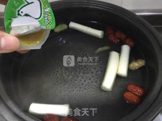 浓汤菌菇火锅的做法步骤：2