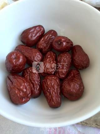 红枣小米粥的做法步骤：2