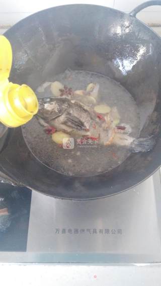 萝卜焖海黑鱼的做法步骤：6