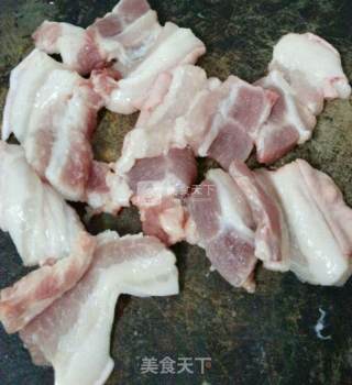 红乳粉蒸肉的做法步骤：2
