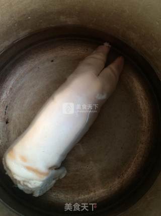 麻辣猪蹄的做法步骤：1