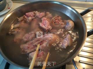 无盐豆干炖猪脚的做法步骤：2