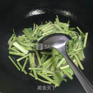 芹菜五香干的做法步骤：3