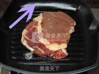 牛排也有范儿——使用楞纹铸铁锅，煎出美丽网格纹牛排的做法步骤：3