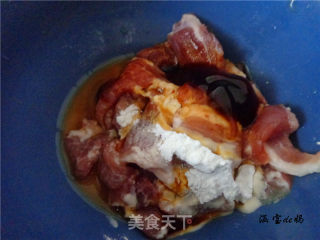 猪肉酸菜炖粉条的做法步骤：1