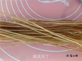 猪肉酸菜炖粉条的做法步骤：5