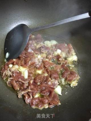 蒜头炒肉片的做法步骤：5