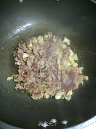 蒜头炒肉片的做法步骤：6