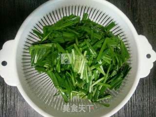炒韭菜的做法步骤：2