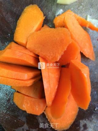 五花肉焖土豆胡萝卜的做法步骤：3