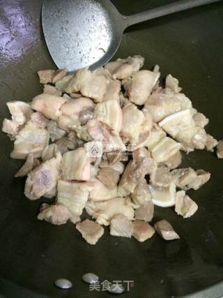 五花肉焖土豆胡萝卜的做法步骤：5