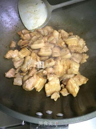 五花肉焖土豆胡萝卜的做法步骤：6