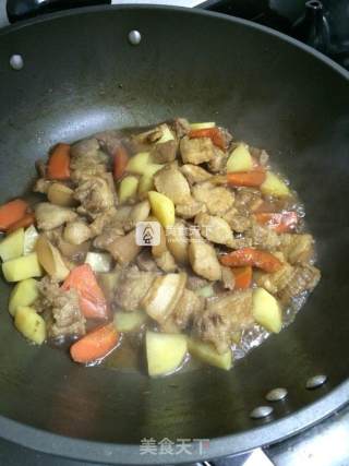 五花肉焖土豆胡萝卜的做法步骤：8